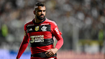 Fabrício Bruno não se acertou com o West Ham e segue no Flamengo.