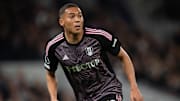 Carlos Vinícius ainda não tem o futuro definido após o fim da passagem pelo Fulham
