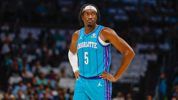 Former Center of Charlotte Hornets Mark Williams