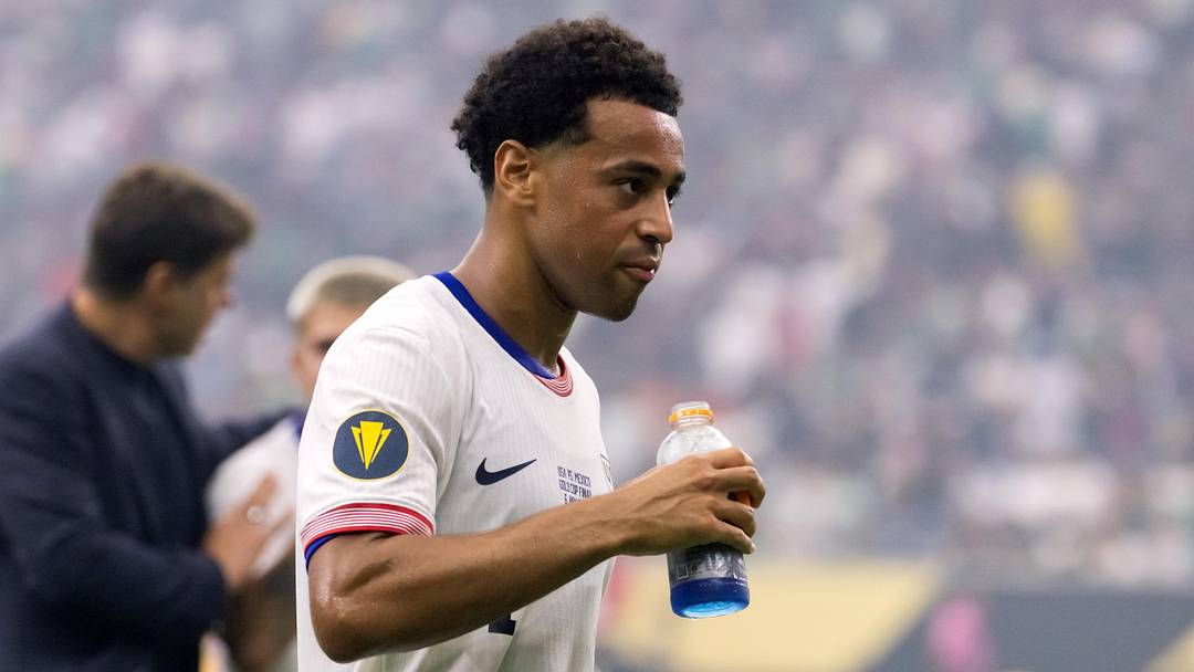 Jul 6, 2025; Houston, Texas, USA; United States midfielder Tyler Adams (4) against Mexico during the 2025 Gold Cup Final soccer match at NRG Stadium. 