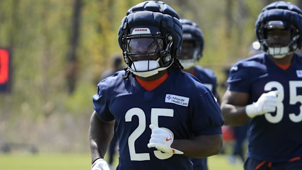 Chicago Bears running back (25) Kyle Monangai participates during rookie minicamp