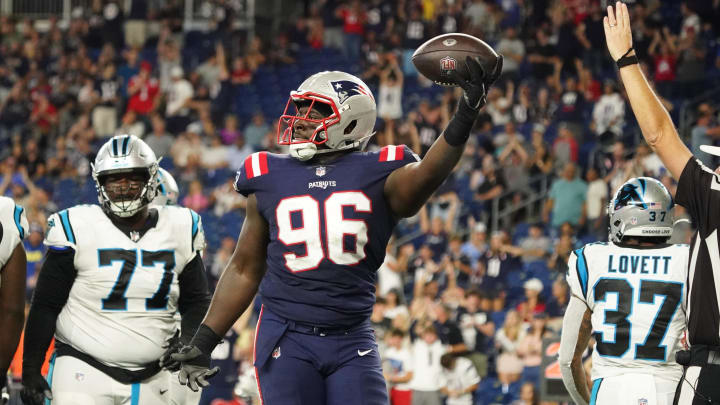 Sam Roberts retrieves a fumble in the end zone for a touchdown against Carolina. Adam Schefter reports Roberts is signing with the Bears practice squad.