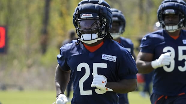 Chicago Bears running back (25) Kyle Monangai participates during rookie minicamp