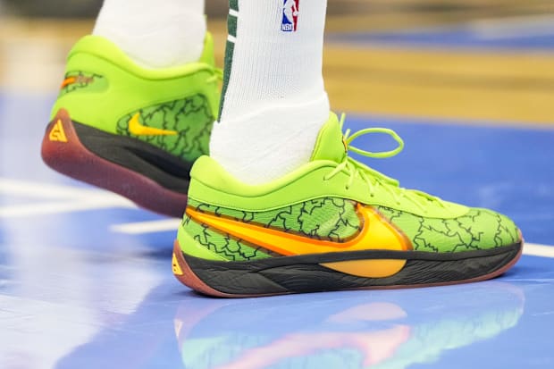 Kobe giannis shoes clearance