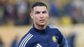 Cristiano Ronaldo est le joueur de football le mieux payé du monde. Cristiano Ronaldo est le joueur de football le mieux payé du monde.