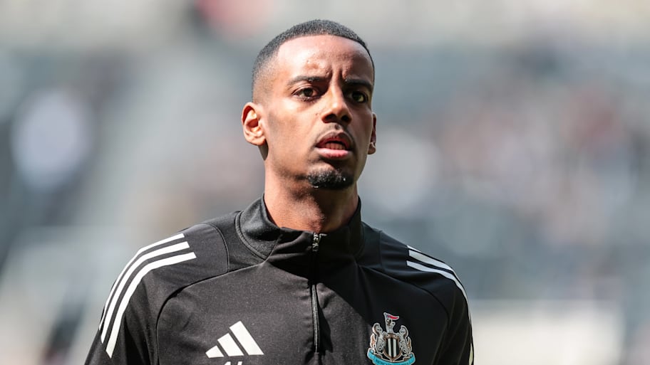 Alexander Isak in action for Newcastle.