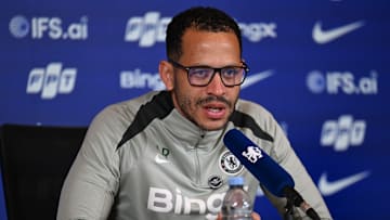 Liam Rosenior s'éloigne cl'airement de Chelsea.