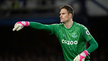 Manchester United incar Asmir Begovic untuk menjadi pelapis David de Gea