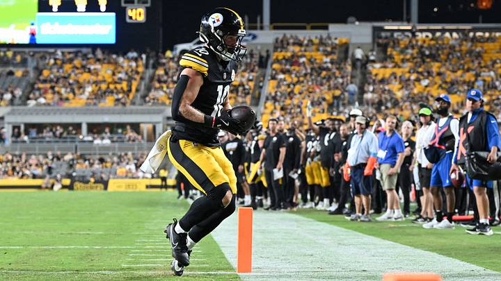 Aug 13, 2026; Pittsburgh, Pennsylvania, USA; Pittsburgh Steelers wide receiver Kaden Wetjen (10) catches a touchdown pass against the Green Bay Packers during the second half of a game at Acrisure Stadium. Mandatory Credit: Barry Reeger-Imagn Images