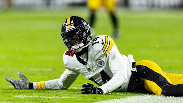 Pittsburgh Steelers v Cleveland Browns