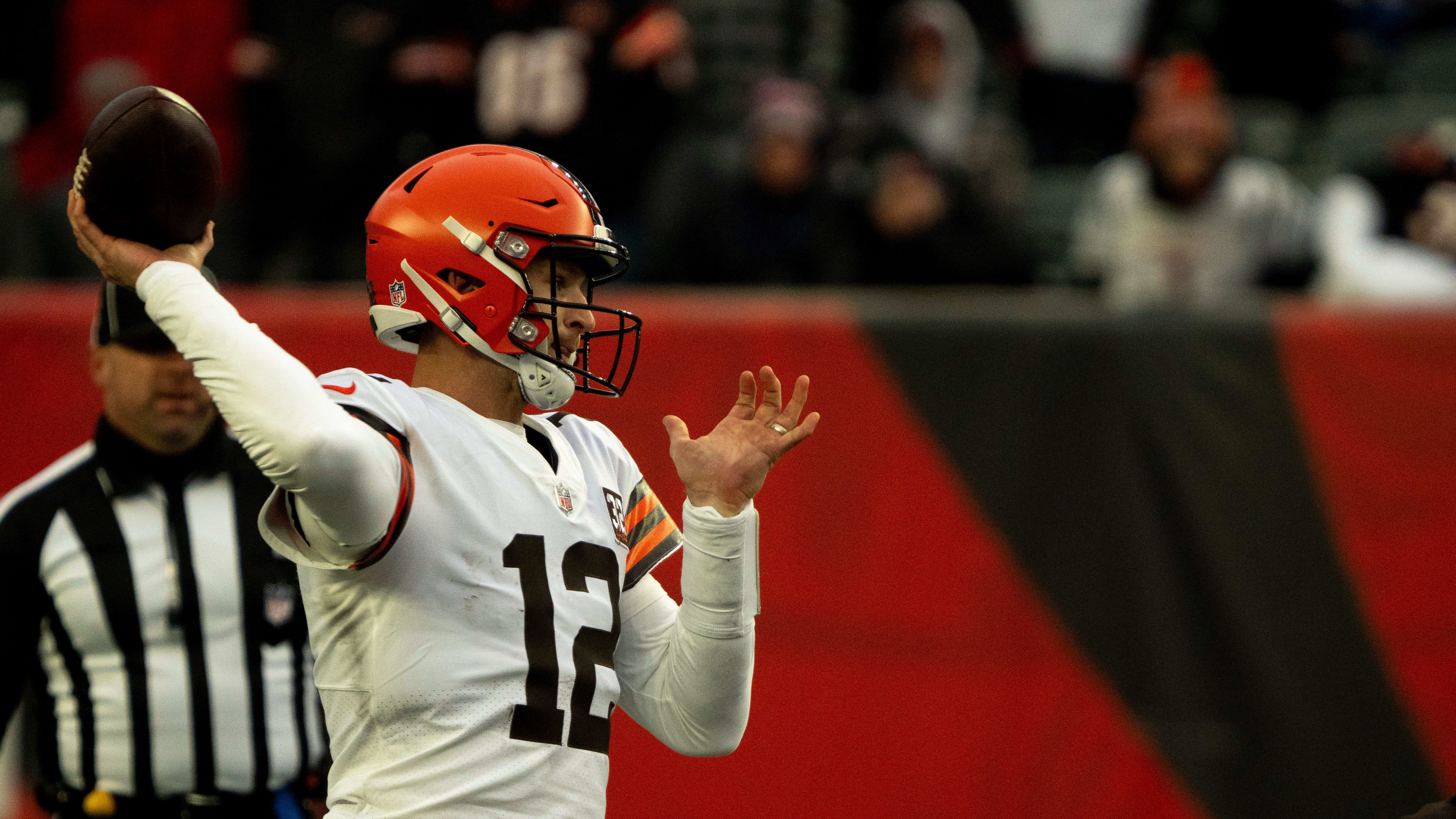 Cleveland Browns quarterback Jeff Driskel (12) throws a pass in the third quarter of the NFL game