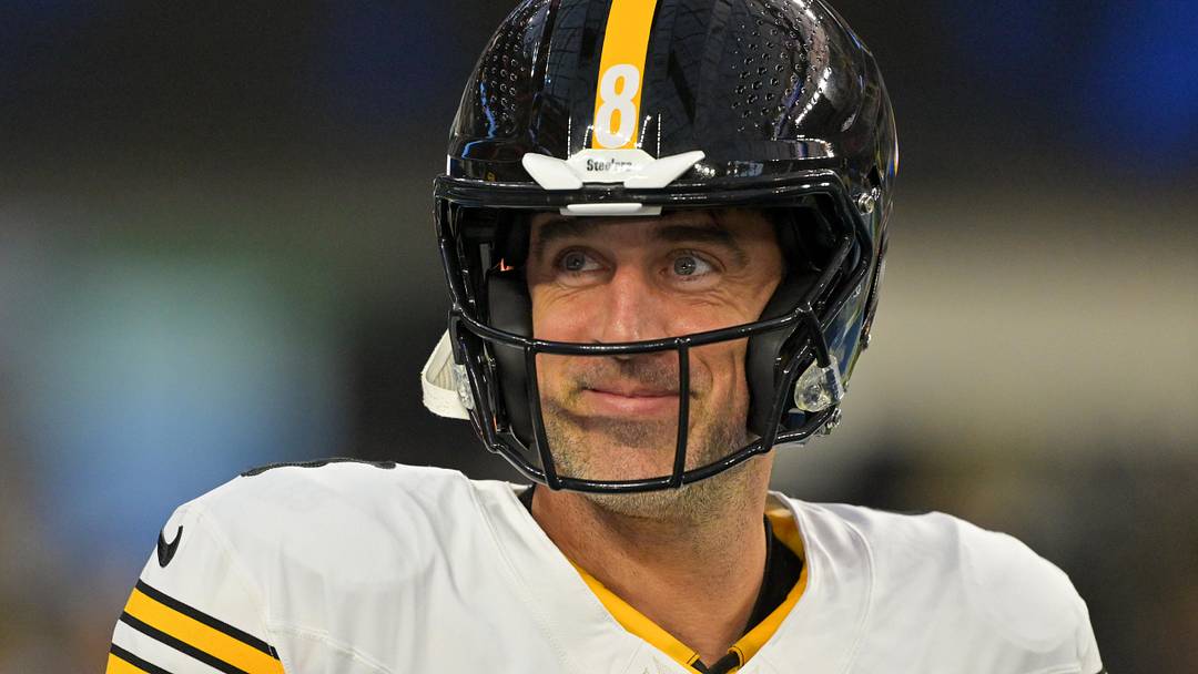 Pittsburgh Steelers quarterback Aaron Rodgers