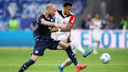 Tuta (rechts) soll bei der Eintracht verlängern