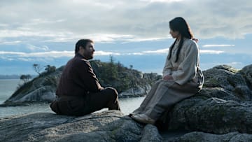 “SHOGUN” -- "Broken to the Fist" -- Episode 5 (Airs March 19) Pictured (L-R): Cosmo Jarvis as John Blackthorne, Anna Sawai as Toda Mariko. CR: Katie Yu/FX