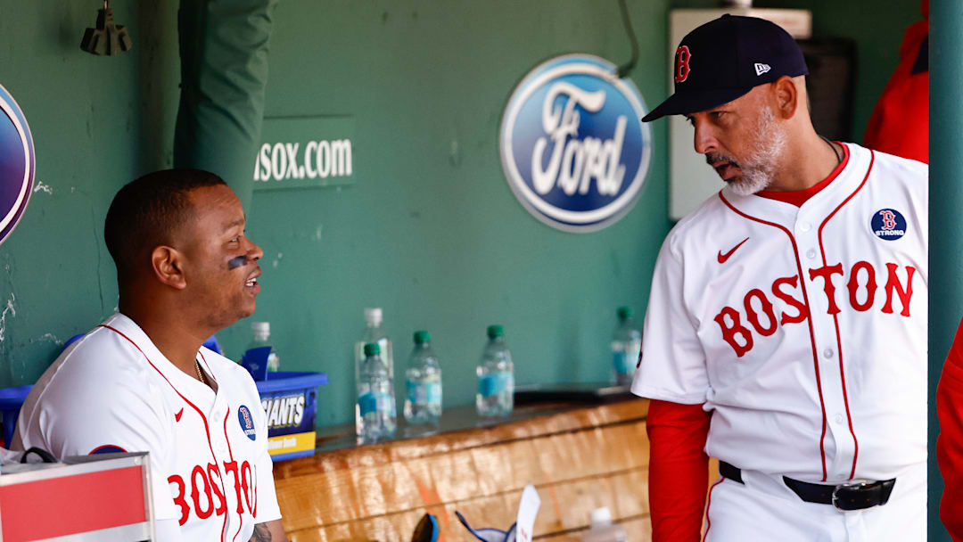 Antes del polémico canje a Gigantes, Rafael Devers y Alex Cora vivieron sus más y sus menos con Medias Rojas en 2025
