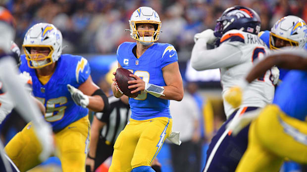 Los Angeles Chargers quarterback Justin Herbert (10) drops back to pass.