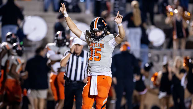 Lakeland Dreadnaughts quarterback Zander Smith (15) gestures after a touchdown during the first half against the Buchholz Bob