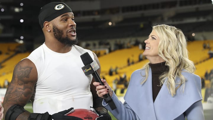 Sideline reporter Melissa Stark interviews Green Bay Packers defensive end Micah Parsons Sideline reporter Melissa Stark interviews Green Bay Packers defensive end Micah Parsons