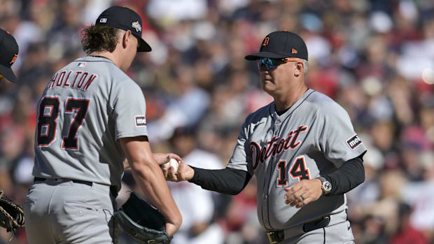 Tigers manager A.J. Hinch (14) relieves pitcher Tyler Holton (87) in the sixth inning of Game 2 of AL wild-card series.