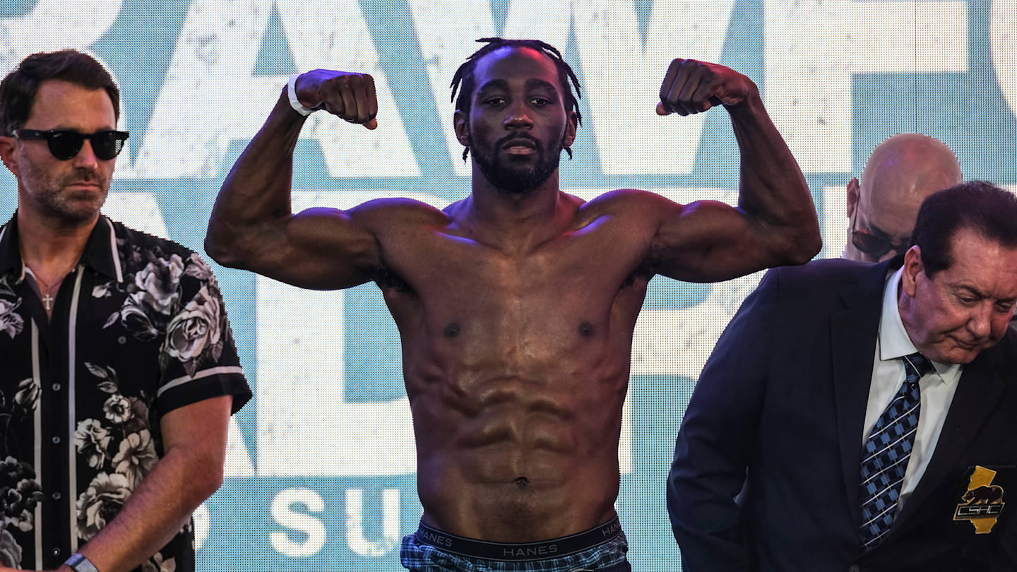 Crawford Faces Alvarez in High-Stakes Super Middleweight Title Fight