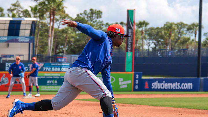 Feb 19, 2025; Port St. Lucie, FL, USA; New York Mets shortstop Luisangel Acuna (2) practices during a spring training workout at Clover Park. Mandatory Credit: Sam Navarro-Imagn Images