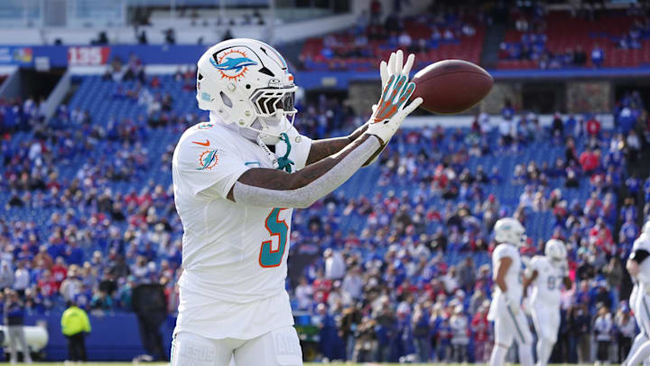 Nov 3, 2024; Orchard Park, New York, USA; Miami Dolphins cornerback Jalen Ramsey (5) warms up prior to the game against the Buffalo Bills at Highmark Stadium. Mandatory Credit: Gregory Fisher-Imagn Images Nov 3, 2024; Orchard Park, New York, USA; Miami Dolphins cornerback Jalen Ramsey (5) warms up prior to the game against the Buffalo Bills at Highmark Stadium. Mandatory Credit: Gregory Fisher-Imagn Images