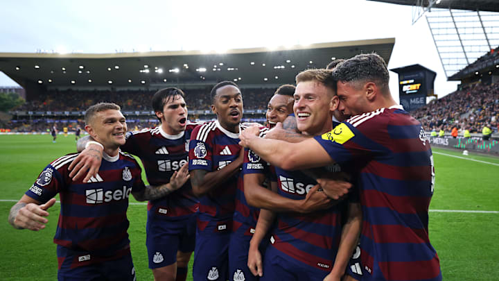 Newcastle United players celebrate Harvey Barnes' winner at Wolves 