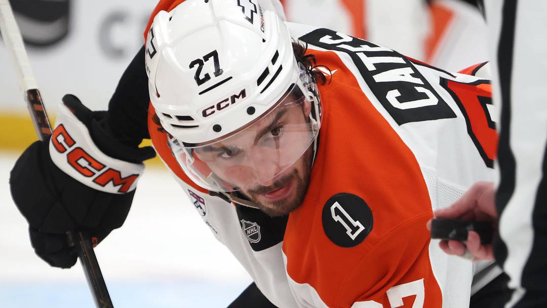 Apr 27, 2026; Pittsburgh, Pennsylvania, USA;  Philadelphia Flyers left wing Noah Cates (27) watches for the puck drop on a third period face-off against the Pittsburgh Penguins in game five of the first round of the 2026 Stanley Cup Playoffs at PPG Paints Arena.