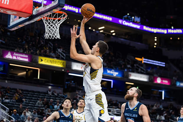 Indiana Pacers forward Cole Swider (21) shoots the ball while Memphis Grizzlies center Jay Huff (30) defends him.