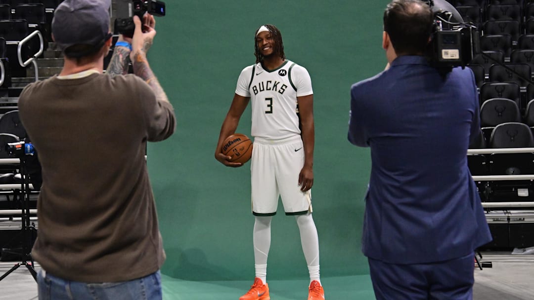 Sep 29, 2025; Milwaukee, WI, USA; Milwaukee Bucks center Myles Turner (3) poses for a picture during Milwaukee Bucks Media Day at the Fiserv Forum. Mandatory Credit: Benny Sieu-Imagn Images Sep 29, 2025; Milwaukee, WI, USA; Milwaukee Bucks center Myles Turner (3) poses for a picture during Milwaukee Bucks Media Day at the Fiserv Forum. Mandatory Credit: Benny Sieu-Imagn Images