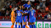 Eve Perisset propulse les Bleues en demi-finale.