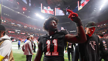 Atlanta Falcons rookie defensive end Jalon Walker 