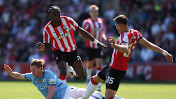 Southampton avoided the bad kind of history during a draw with Manchester City.