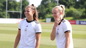 Lena Oberdorf und Lea Schüller: Sie wurden beide bei der SGS Essen zu Bundesliga-Spielerinnen