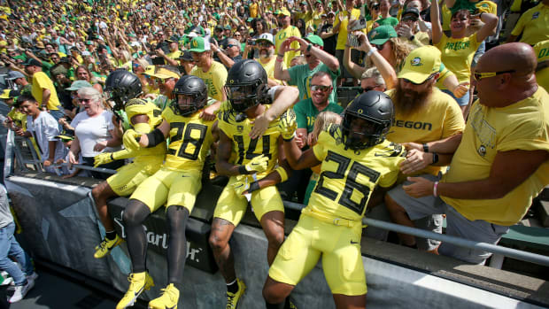 Oregon fans welcome players to the field as the Oregon Ducks host Portland State in the Ducks season opener.
