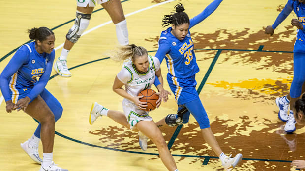 Oregon Duck Jaz Shelley (4) pushes forward with Camryn Brown   s (35) arm laced in with hers after Brown reached for the ball