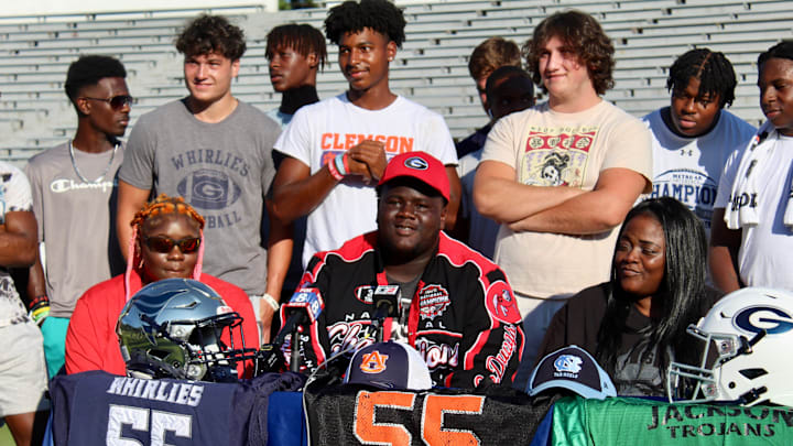 Four-star defensive tackle Jamaal Jarrett from Grimsley High School in Greensboro, North Carolina committed to Georgia over Auburn and UNC.
Img 0020 Four-star defensive tackle Jamaal Jarrett from Grimsley High School in Greensboro, North Carolina committed to Georgia over Auburn and UNC.
Img 0020