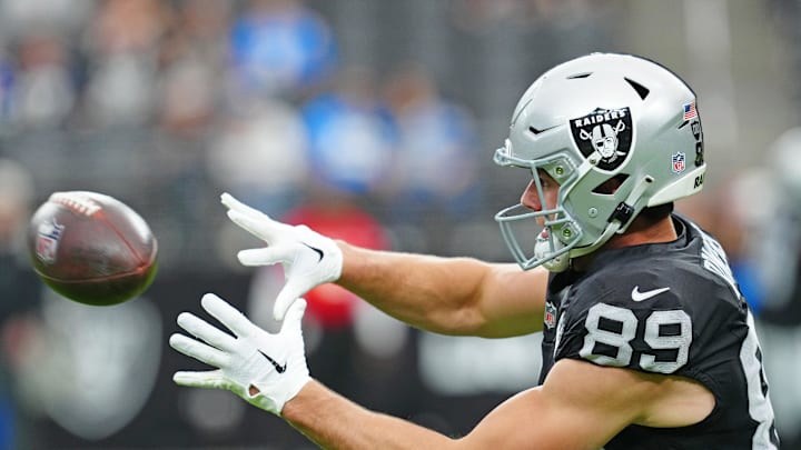 Jan 5, 2025; Paradise, Nevada, USA; Las Vegas Raiders tight end Brock Bowers (89) warms up before a game against the Los Angeles Chargers at Allegiant Stadium. 