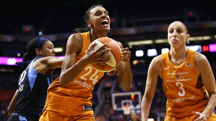 Phoenix Mercury's DeWanna Bonner rebounds the ball against the Atlanta Dream in the second half on Aug. 17, 2018, at Taking Stick Resort Arena in Phoenix, Ariz.

Atlanta .vs Phoenix 2018