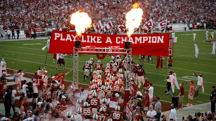 Oklahoma Sooners enter the field