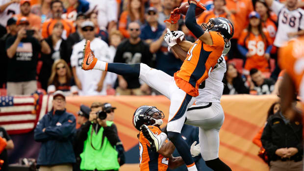 Denver Broncos safety Justin Simmons (31) intercepts a pass against the Raiders 