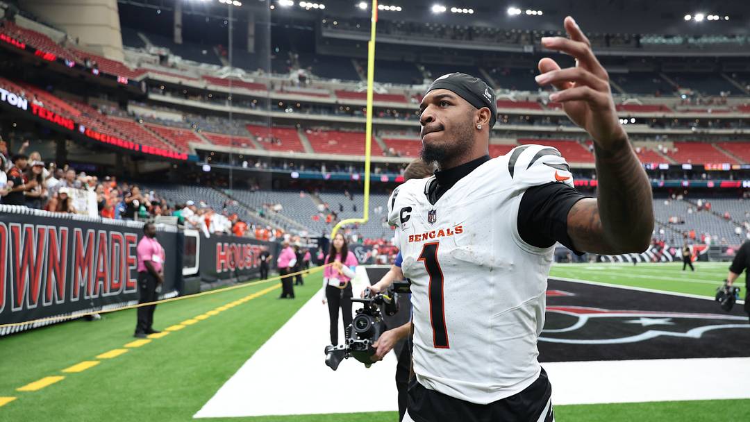 Sep 20, 2026; Houston, Texas, USA; Cincinnati Bengals wide receiver Ja'Marr Chase (1) celebrates after defeating the Houston Texans at Reliant Stadium. Mandatory Credit: Troy Taormina-Imagn Images Sep 20, 2026; Houston, Texas, USA; Cincinnati Bengals wide receiver Ja'Marr Chase (1) celebrates after defeating the Houston Texans at Reliant Stadium. Mandatory Credit: Troy Taormina-Imagn Images