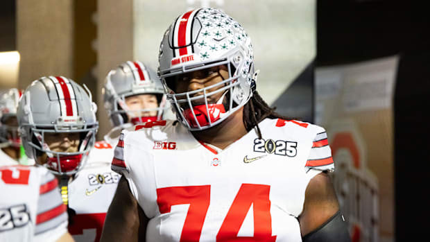 The Ohio State Buckeyes Donovan Jackson (74) offensive line player against Notre Dame Fighting Irish