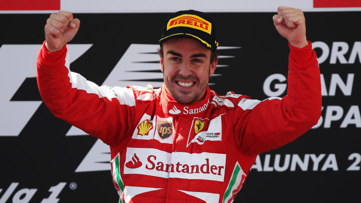 Fernando Alonso disfrutando su triunfo en el Gran Premio de España de 2013