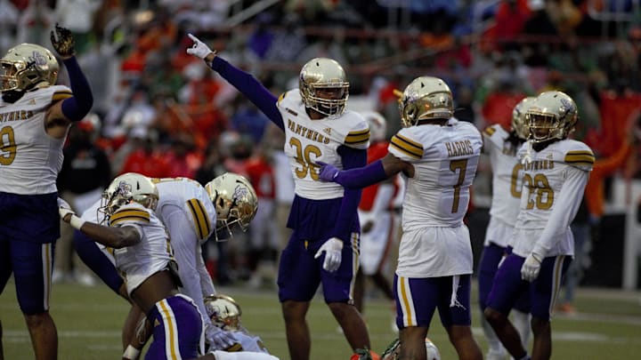 FAMU football leads Prairie View A&M 21-7 in the 1st half of the 2023 SWAC Championship at Bragg Memorial Stadium on Dec. 2, 2023