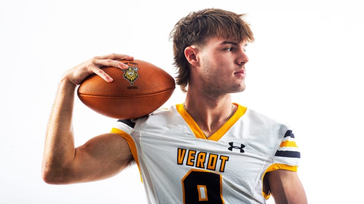 Carter Smith. Bishop Verot, Junior
is a News-Press All area finalist for Football Offense.