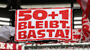 Fans demonstrieren für das Einhalten der 50+1-Regel
