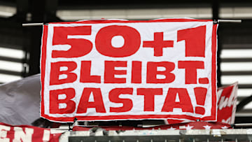 Fans demonstrieren für die Einhaltung von 50+1