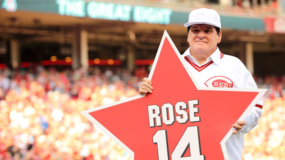 Reds great Pete Rose holds a star bearing his name. | Sam Greene / USA TODAY NETWORK via Imagn Images
