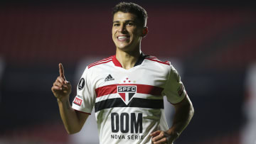 Vitor Bueno terminou a temporada como reserva no São Paulo